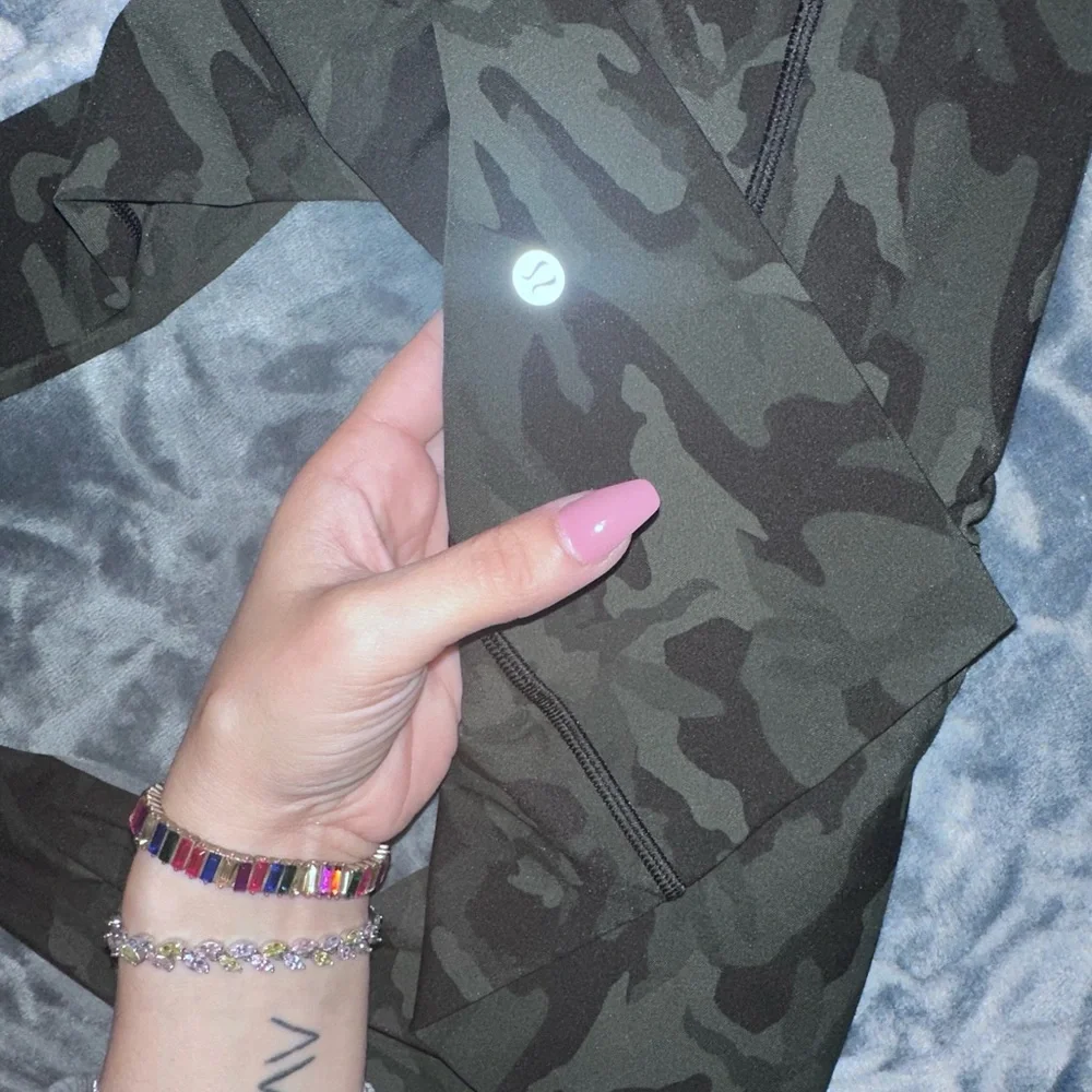 Size 6 Camo Lululemon Align Legging 28" - Picture 3 of 8